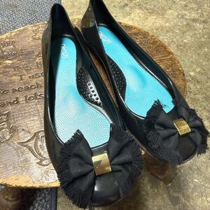 OKA b. Black Glossy Bow Flats with Gold Accent